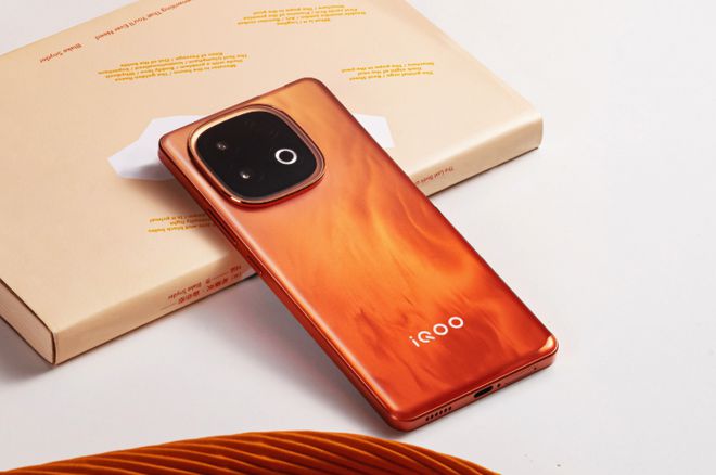 iQOO Z10 Turbo Pro和REDMI Turbo4 Pro哪个值得买？配置参数分析(图1)
