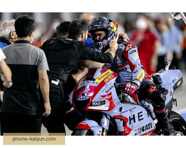 MotoGP赛季再掀高潮 领军车手激战连连 持续震撼赛场观众