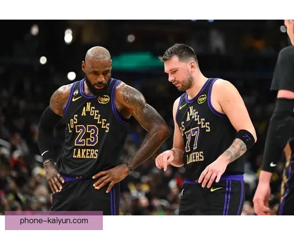 NBA最新动态：湖人快船对决火爆，詹姆斯复出状态火热，联盟新星崭露头角